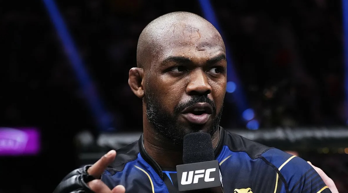 Cormier, Ağ Evdəki UFC-də Jones-a döyüş təklif etdi