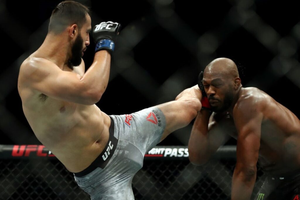 Daniel Cormier, John Jones ' u Ağ Evdəki tarixi UFC turnirində görmək istəyir
