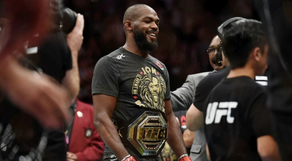 John Jones İlya Topuriyanın Yüngül Çəki Potensialı haqqında: UFC Çempionundan Xəbərdarlıq