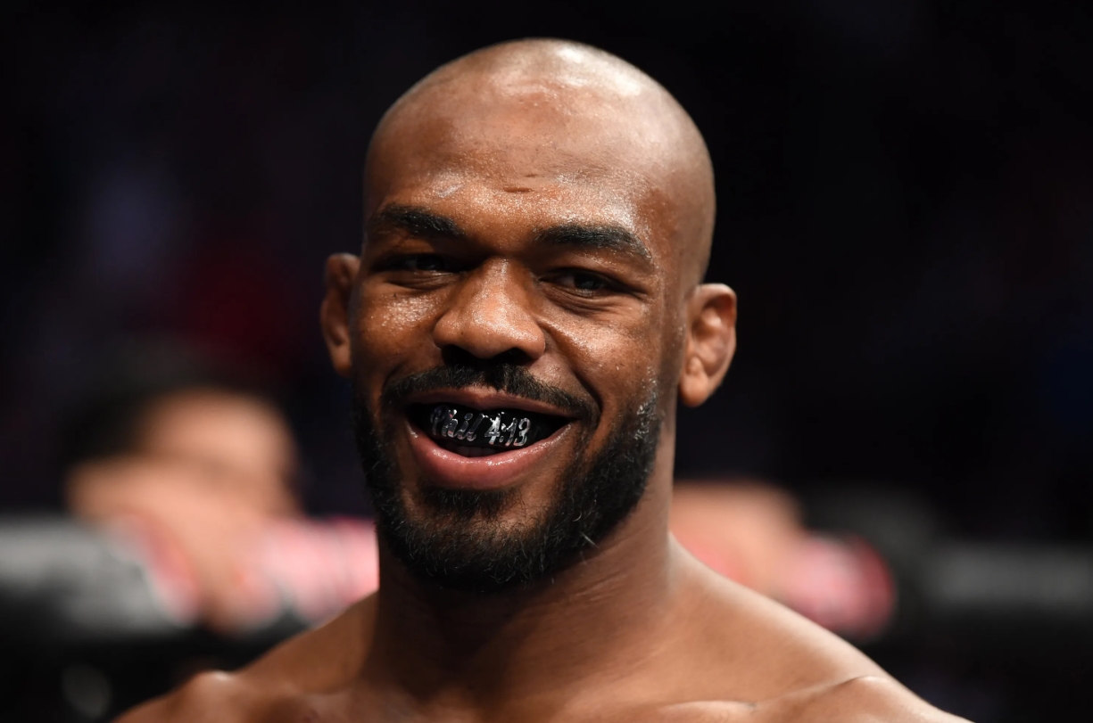 Hasbik və Jon Jones arasındakı zarafat döyüşü sosial mediada