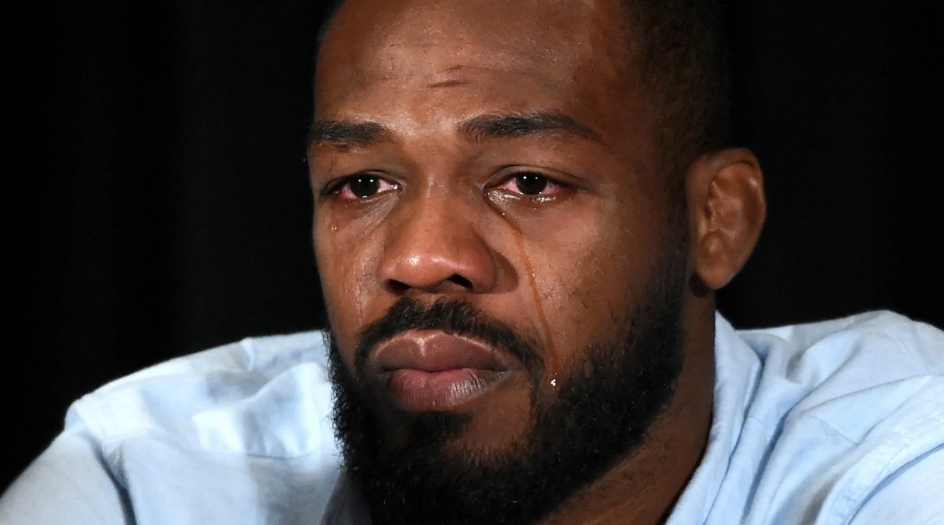 John Jones UFC-də gələcəyə işarə etdi, lakin promo susur