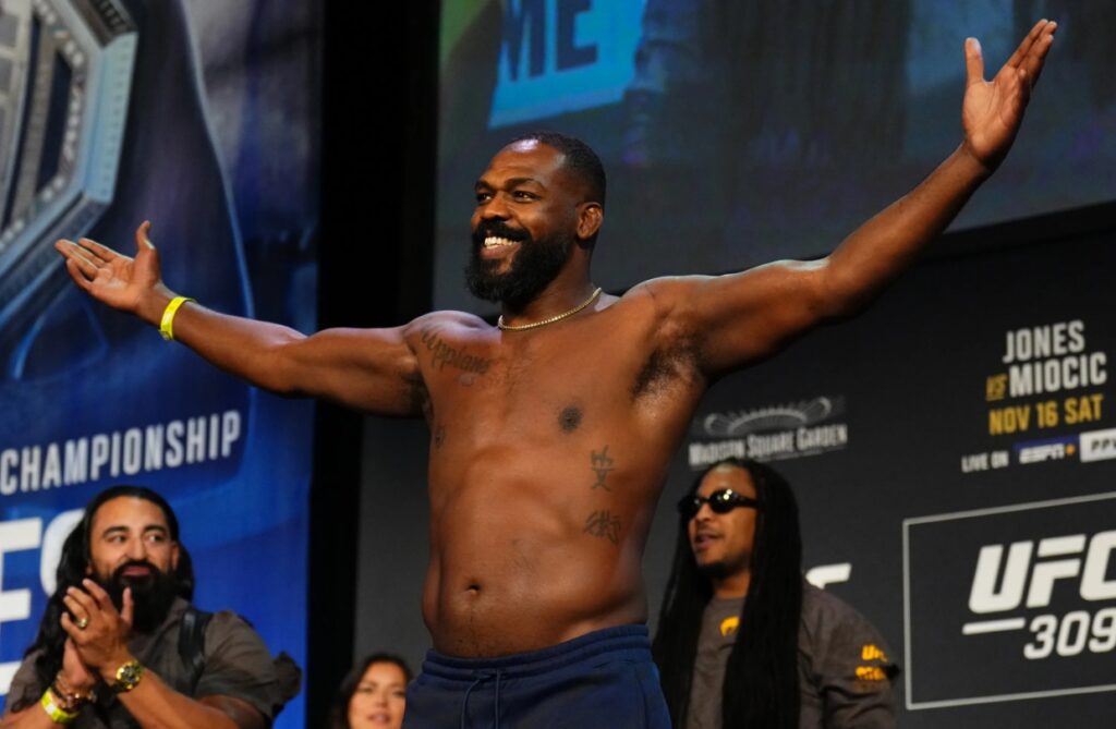 John Jones - a görə top UFC döyüşçüləri